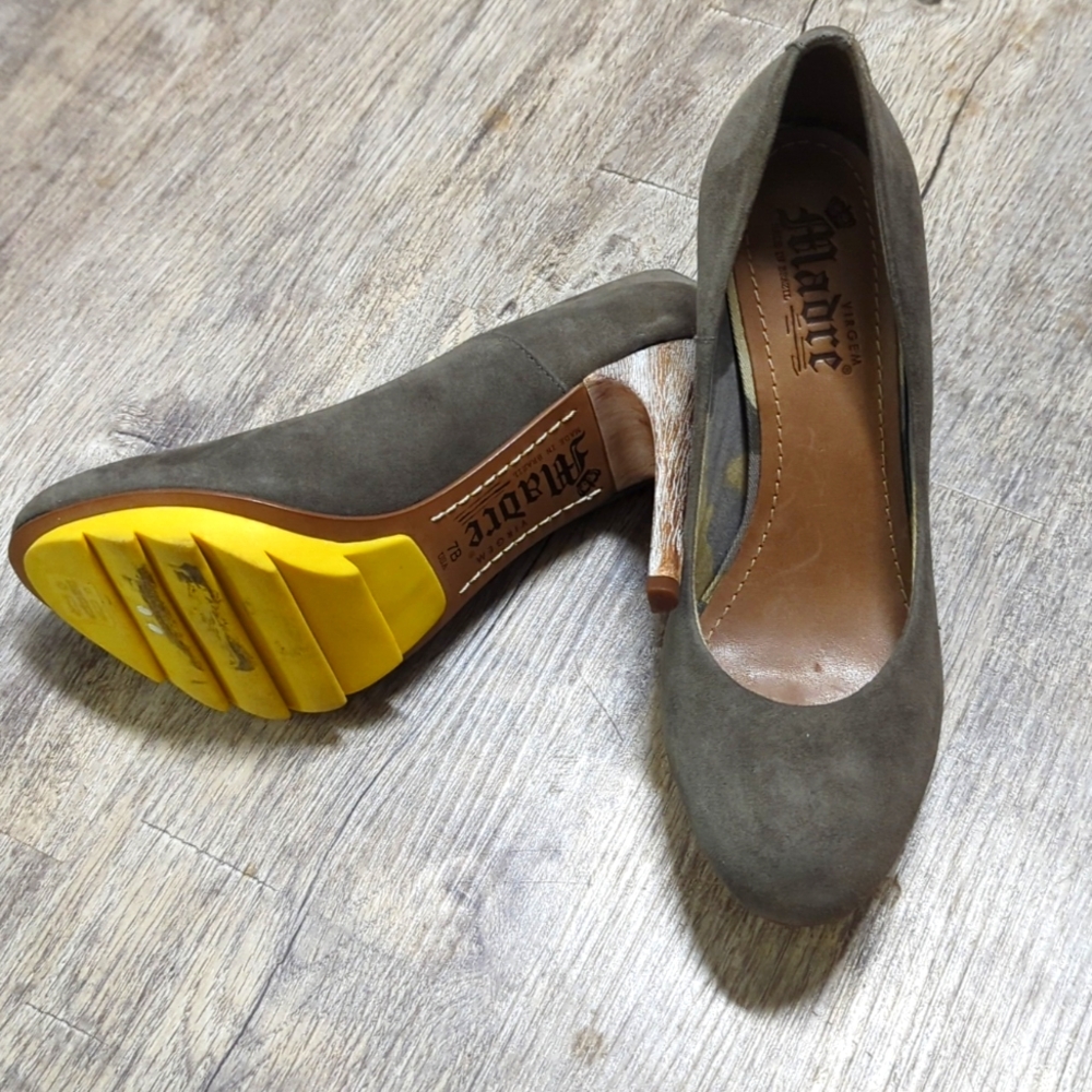 Heels - Picture 2 of 2